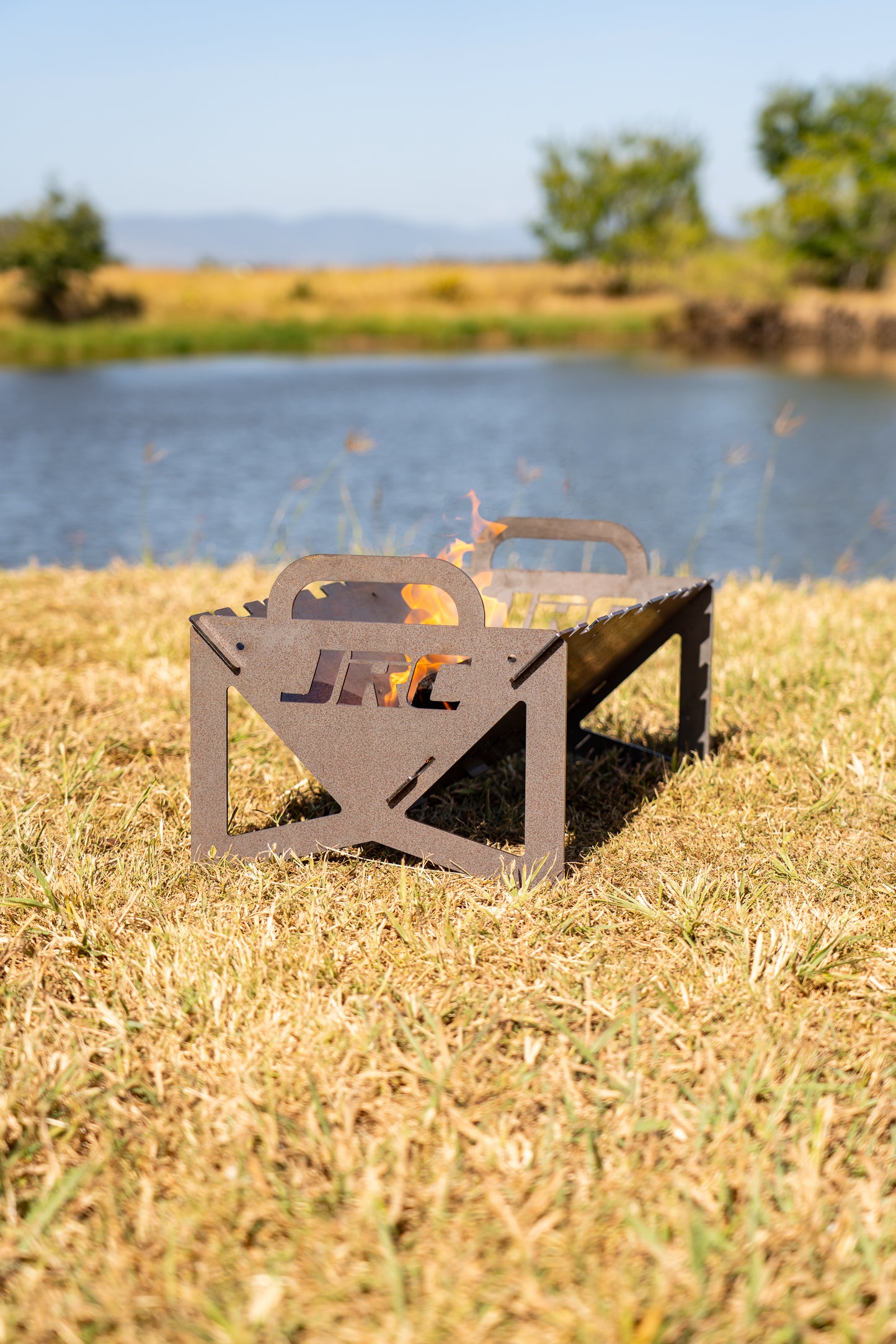 JRC OFFROAD COLLAPSIBLE FIRE PIT AND GRILL